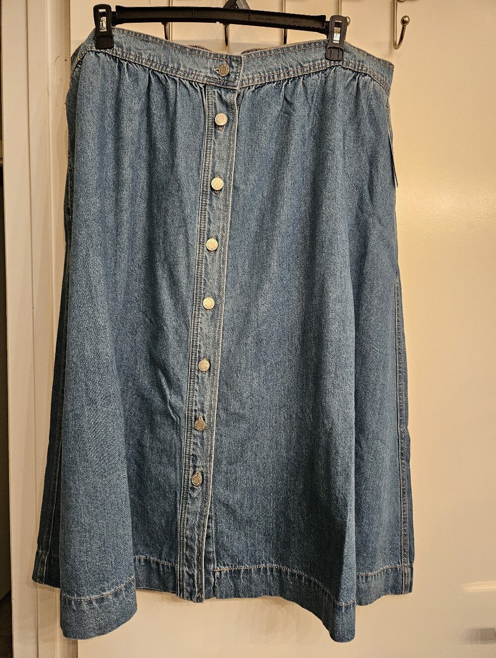 Time and Tru Women's Denim Midi Button Skirt - Size XXXL (22) - NWT
